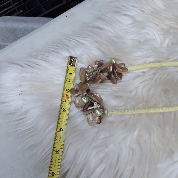 Handmade iridescent lotus flower necklace - Picture 3 of 5